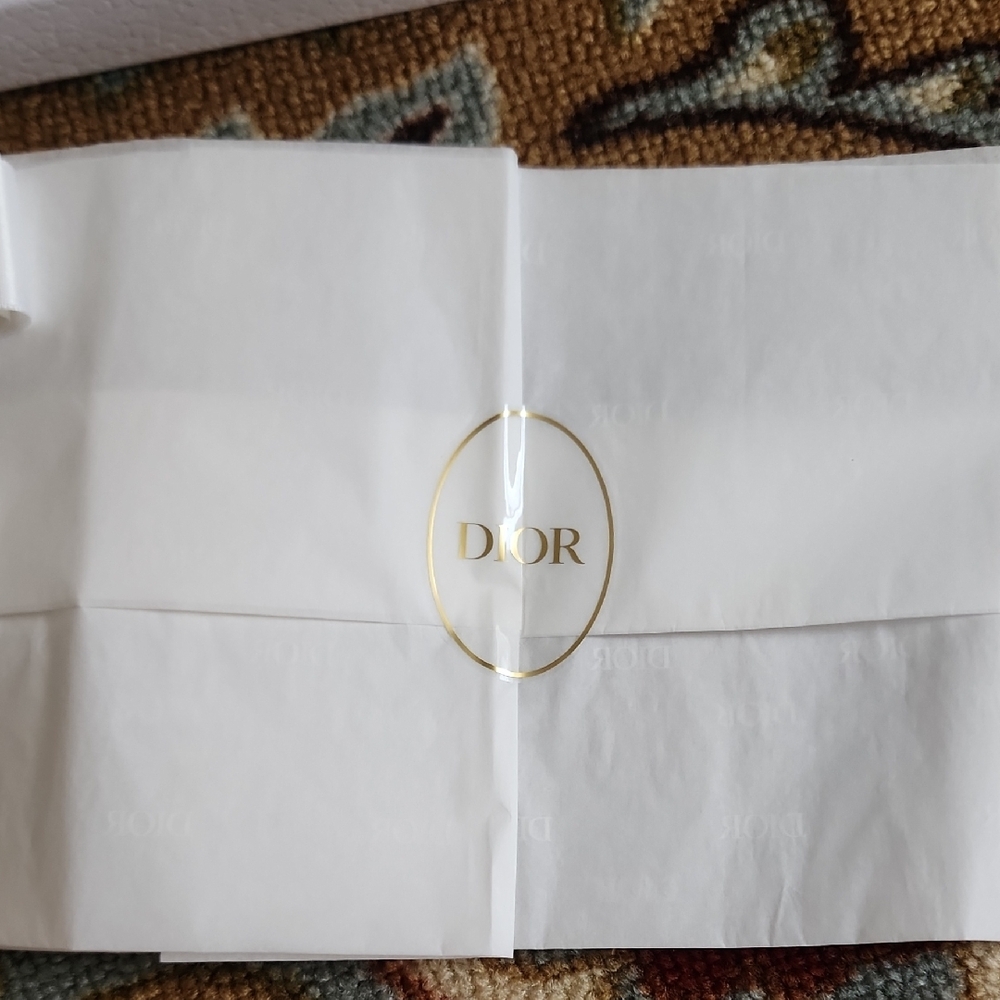 Dior White and Gold Packaging Set - Picture 6 of 17